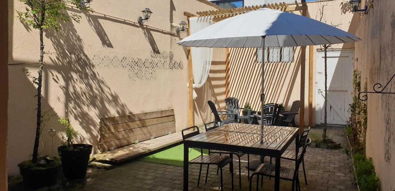 Le Patio Belle Maison En Plein Centre Ville, Avec Grande Terrasse Au Calme Bastogne Dış mekan fotoğraf